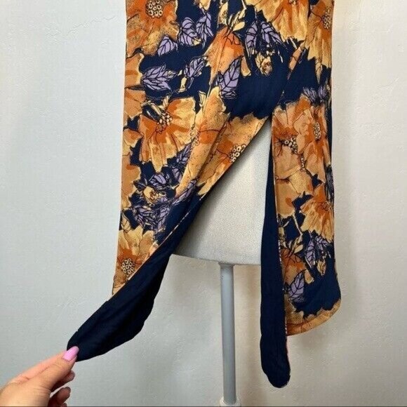 Aritzia Babaton Hopkins Blouse Floral Top Size S sleeveless front tie - Picture 6 of 12